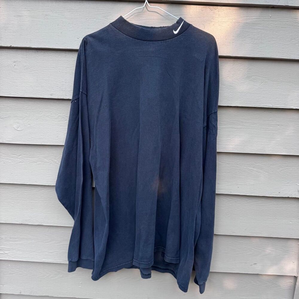 Nike Men's Navy and Blue Shirt